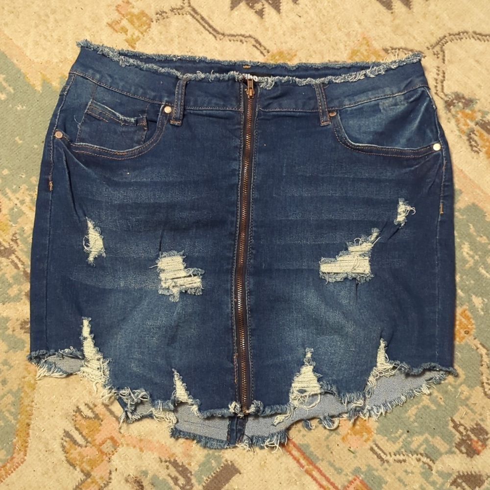 dollhouse Women's Size distressed stretchy Mini Skirt with Full Front Zipper